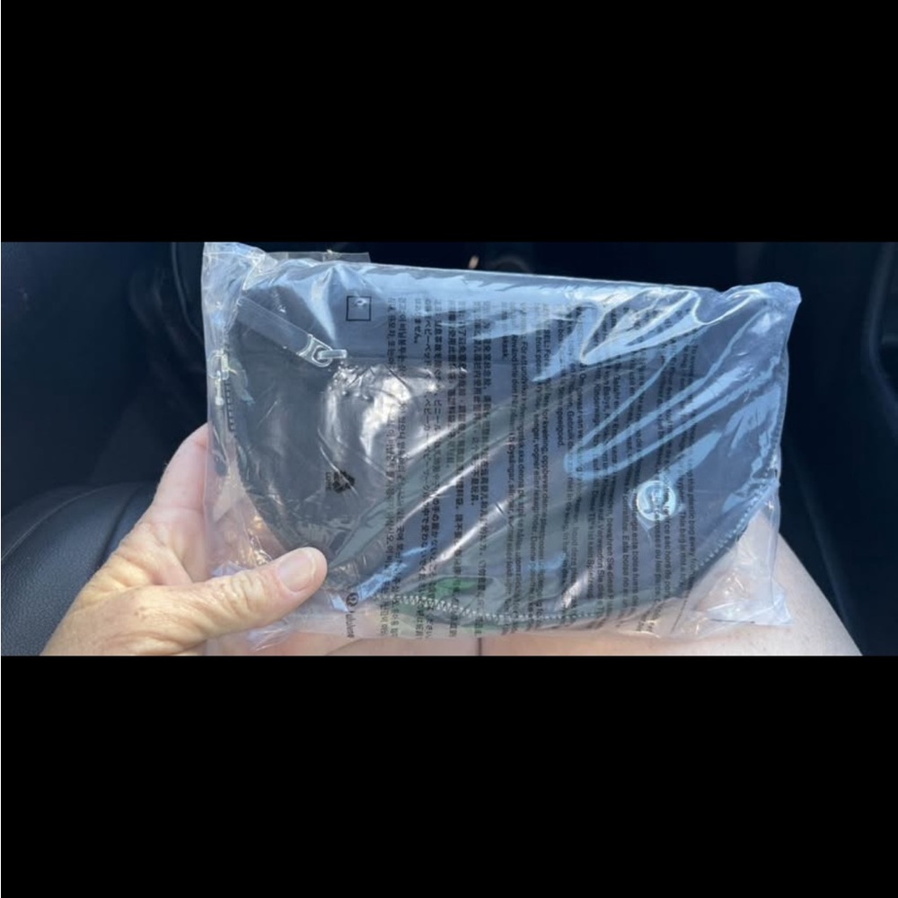 lululemon athletica black belt bag